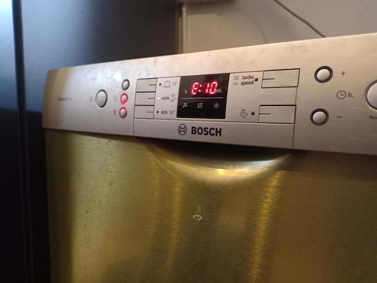 Sửa máy rửa bát Bosch báo lỗi E10